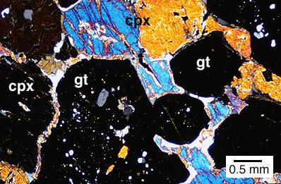 Eklogiti i granuliti Muskovit = Kf + disten (silimanit, andaluzit) + H2O sočiva u gnajsevima ili trake u peridotitima (u ofiolitskim kompleksima), kad su poreklom iz omotača-lebane.