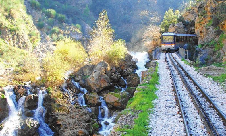 Συνεχίζουμε για ξενάγηση στις παραδοσιακές εγκαταστάσεις του οινοποιείου της Achaia Clauss.