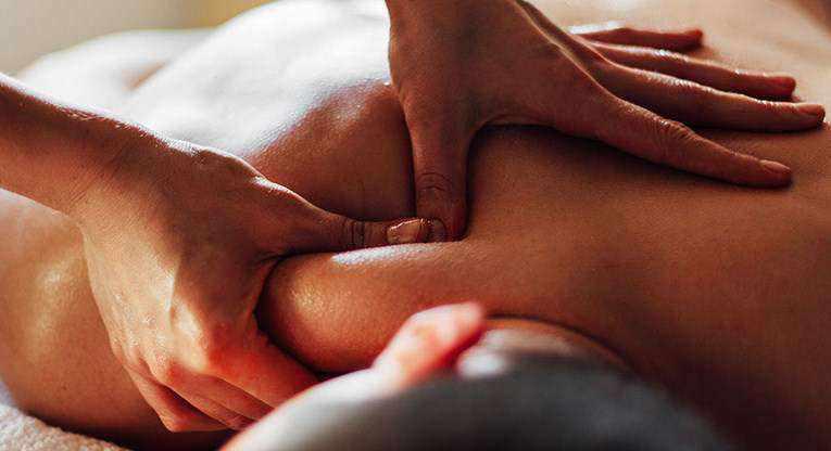 Σκοπός της Εκπαίδευσης Πρωτόκολλο Deep Tissue Massage για Spa 1. Ο στόχος και τα πλεονεκτήματα του Deep Tissue Massage 2. Οι μεταβολές στο σώμα με το Deep Tissue Massage 3.