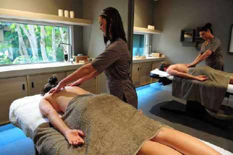 Εκπαίδευση σε Χαλαρωτικές θεραπείες μασάζ Αισθητικής: Λεμφικό Mασάζ, Pregnant Massage (μασάζ για εγκύους), Swedish Massage (σουηδικό μασάζ), Αρωματοθεραπεία (Aromatherapy), 4 Hands Massage Εκπαίδευση