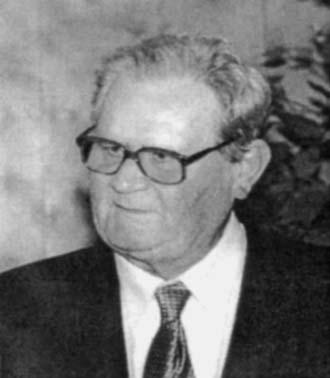 Neskôr ho vystriedal (niekoľkokrát) prof. MVDr. Obr. 6 Prof. MVDr. Z. Matyáš, CSc. Zdeněk Matyáš, CSc., ktorý vo viacerých etapách dvanásť rokov pracoval v službách WHO a OSN v Ženeve.