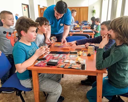 ../12 štátov Európy/, aby opäť podľahli neodolateľnému kúzlu parných mašín, ktoré dokážu dodnes priam vyrážať dych z doby to minulej, keď ľudský dôvtip vytvoril zo železa všetky tie lahodné línie a
