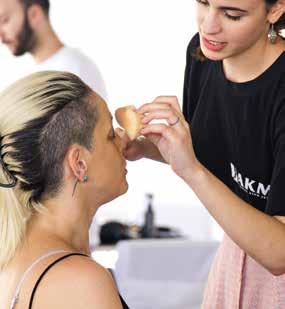 .. Το backstage κάλυψαν φωτογραφικά αποκλειστικά οι σπουδαστές του ΙΕΚ ΑΚΜΗ και οι 8 κυρίες είχαν προηγουμένως