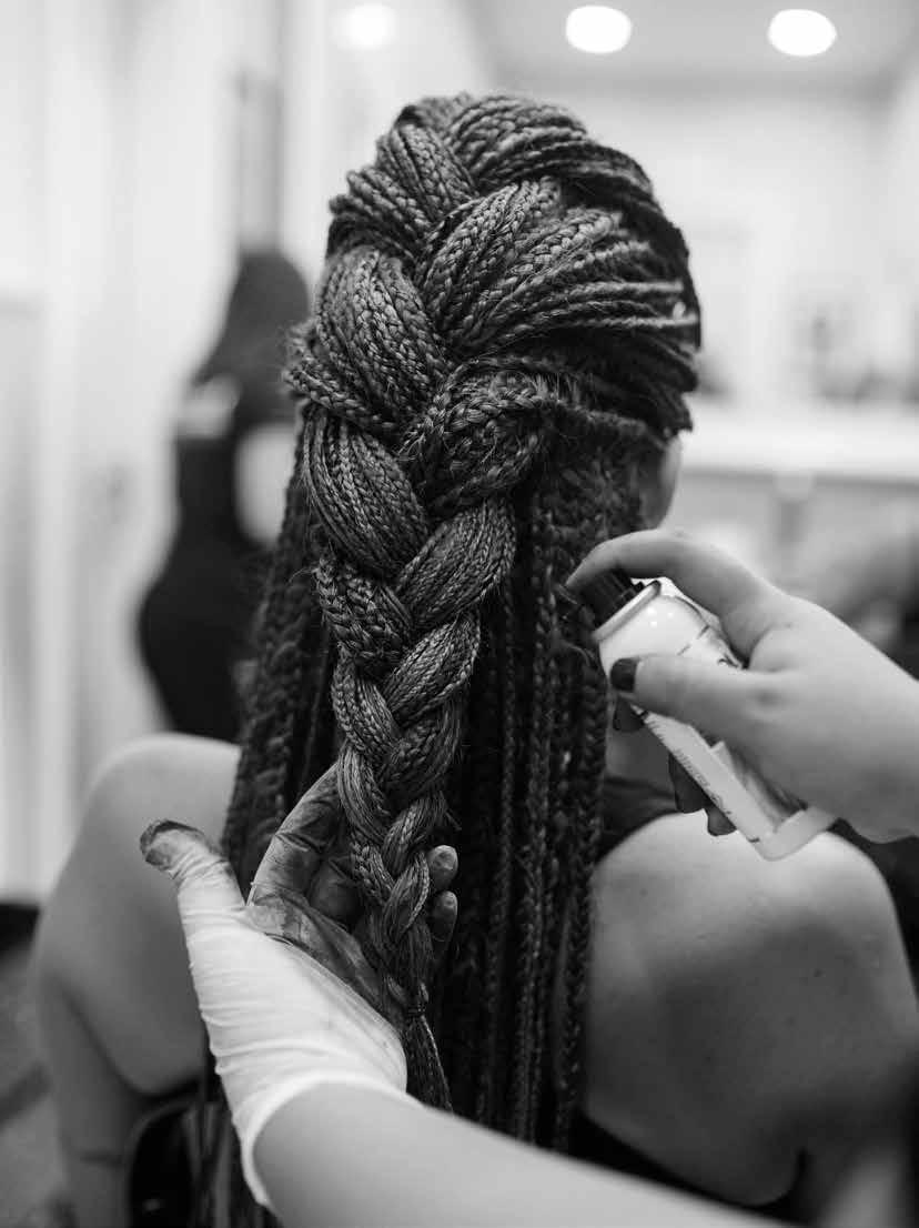 Ειδικότητες ΓΊΝΕ Ο HAIRDRESSER ΠΟΥ ΠΑΝΤΑ ΟΝΕΙΡΕΥΟΣΟΥΝ ΚΑΙ ΣΥΝΕΡΓΆΣΟΥ ΜΕ KOΡΥΦΑΙΑ HAIR SALONS Τα μαλλιά μας αποτελούν ένα από τα βασικότερα στοιχεία που χαρακτηριζουν την εμφάνισή μας.