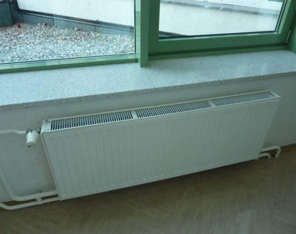 Slika 6.4 Radiatorsko ogrevanje v OŠ Šentjernej Vrtec Čebelica Šentjernej: zgrajen je bil leta 1974, obnovljen pa je bil v letih 2003 in 2004 ko so bila zamenjana tudi okna.