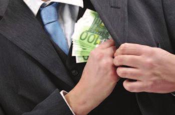Ως εκπρόσωπος όμως της ολιγαρχίας επέτρεψε τον δανεισμό των πτωχών από τους πλούσιους με εγγύηση και το σώμα τους.