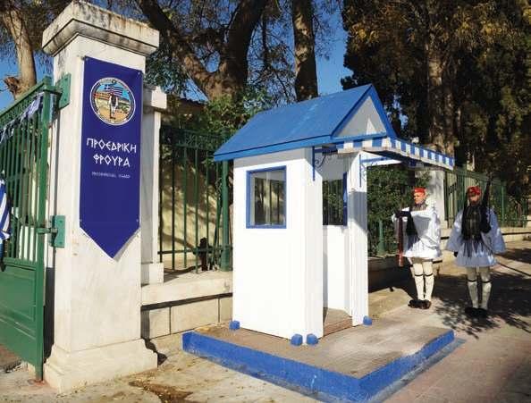 Φωτ.: Δήμητρα Χατζηαδάμ διαδόχου Κωνσταντίνου μετατρέπεται οριστικά σε Βασιλικά Ανάκτορα. Η χρήση του κτηρίου ως Ανακτόρων διακόπτεται το 1924 όταν καταλύεται η Βασιλεία και ανακηρύσσεται Δημοκρατία.
