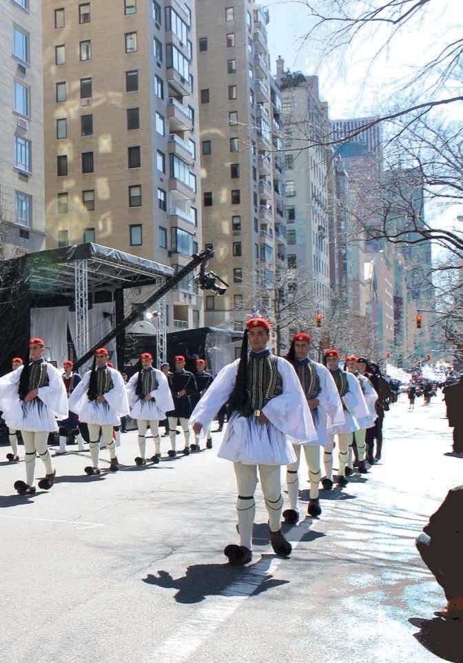 σε διάφορες παραστάσεις αγγείων, αποδεικνύουν τη χρήση ήδη από τους κλασικούς χρόνους ανάλογου πολύπτυχου κοντού ενδύματος που περιδενόταν γύρω από τη μέση, εξέλιξη του οποίου αποτελεί ο σημερινός