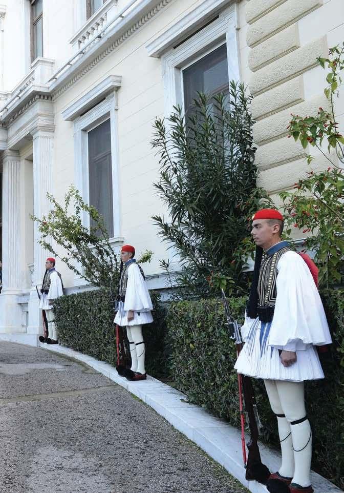 (χειμερινός ντουλαμάς) Στολή Βαλκανικών Πολέμων (θερινός ντουλαμάς) Κρητική στολή.