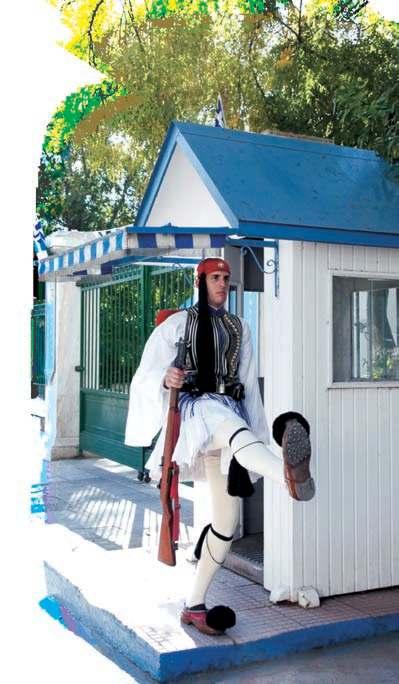Τα Συντάγματα αναγνώριζαν ως πηγή εξουσιών το «έθνος» λαό, άμεσα σύμφωνα με το άρθρο του Συντάγματος της Τροιζήνας και έμμεσα με τις προβλεπόμενες εκλογικές διαδικασίες.
