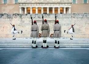 ευζωνικής στολής, τα είδη της, τα στοιχεία που την