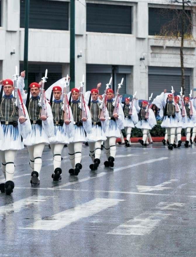 η ανάπτυξη μιας ευαίσθητης σκέψης στον πολιτισμό και την κληρονομιά της παράδοσης συμβάλλει στην εκτίμηση της μοναδικότητας και κατ επέκταση στον σεβασμό όλων των πολιτισμών, ώστε οι σύγχρονες