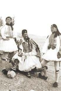 ) Περίοδος 1930-1931 Εύζωνες παρατεταγμένοι στην