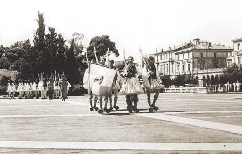 12 Αυγούστου 1945 Αλλαγή φρουράς στο μνημείο του Άγνωστου Στρατιώτη, Δημήτριος