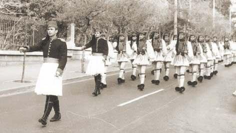 (Αρχείο Σχη ε.α. Αγγελή Σταύρου) Ευχαριστούμε το ίδρυμα Ε.Λ.Ι.Α., το Μουσείο Μπενάκη, την ΕΡΤ και τον Σχη ε.α. Αγγελή Σταύρο για την παραχώρηση του φωτογραφικού υλικού που παρατίθεται στο παρόν αφιέρωμα.