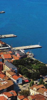 A kad se vratite u Umag, na raspolaganju vam je stotinjak teniskih terena i prekrasan teniski stadion u Stella Marisu, jer tenis je umaπki biser, koji najjaëe zabljesne u drugoj polovici srpnja, kada