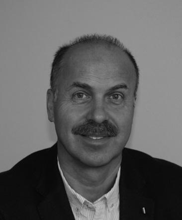 Kto som Moje meno je Milan Lodňanek. Narodil som sa v Bratislave a od narodenia až do ukončenia vysokoškolského štúdia som vyrastal v našej obci.