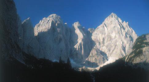 Divja koza, Gamsova mati in Viš nad Žabniško krnico Marjan Bradeško Potepanje po Zahodnih Julijcih Krog okoli Viševe skupine Irena Benedik Zahodne Julijske Alpe so veličastno lepe gore, ki po večini