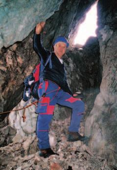 Čez Jalovško škrbino in skozi»blažejev preduh«pavel Dimitrov V tretji številki Planinskega vestnika leta 2001 je bil na strani 111 objavljen moj članek z naslovom Našel sem pozabljeni Blažejev preduh.