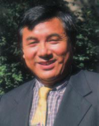 Ang Tsering Sherpa Pogovarjala se je Marjeta Keršič Svetel * Gospod Ang Tsering, lepo pozdravljeni pri nas v Sloveniji! Slovenija je zelo lepa dežela in ljudje so zelo prijazni! In gostoljubni!