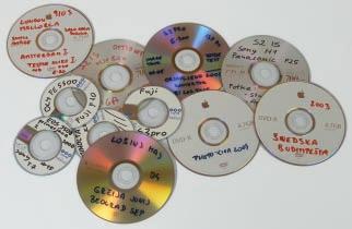 Si sploh lahko zamiπljate, da boste v Ëasu hitrega napredka in vse hitrejπega menjavanja tehnologij Ëez 10 let πe uporabljali trdi disk, CD ali DVD? Kje so moji spomini?