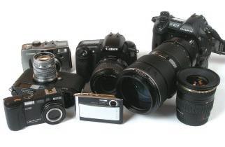 Celoten preizkus je objavljen na www.e-fotografija.com Spoznajmo kamere / Kompakt proti DSLR Teæave digitalne tehnike Digitalna tehnologija zapisa prinaπa nova spoznanja.