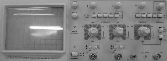0,2V; 0,1V; 50mV; 20mV; 10mV; 5 mv 4 comutator T/DIV 0,2s; 0,1s ; 50ms; 20ms; 10ms; 5ms; 2ms; 1ms; 0,5ms; 0,2ms; 0,1ms; 50μs; 20 μs; 10 μs; 5 μs; 2 μs; 1 μs; 0,5 μs; 0,2 μs.