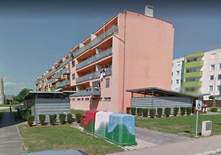 si Novi trg 6 pogled iz JV strani Novi trg 7 pogled iz SZ strani Vir :Google Street View OBSEG sanacijskih del : Kritina - predvidena zamenjava kompletne kritine.