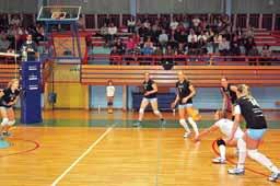 38 Šport Calcit Volleyball v dvojnem polfinalu DP Odbojkarji in odbojkarice Calcit Volleyballa so se z dvema zmagama v četrtfinalu državnega prvenstva že uvrstili v polfinale.