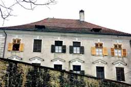 To pomeni, da je bilo na zemljevidu postavljenih preveliko število orientacijskih točk, da bi v omejenem času lahko obiskali vse. Tekmovalec je moral zato dobro načrtovati pot do zmage.