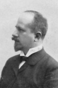 Esperanto, en Ĝenevo, en la jaro 1906, meze de tondraj aplaŭdoj, ankaŭ de protestantoj kaj eĉ de liber-pensuloj.