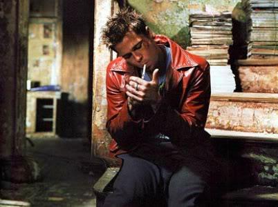 Εικόνα 30: Σκηνή από την ταινία Fight Club (1999) Βέβαια, για να μελετήσουμε την επιρροή της διαφήμισης στον κλάδο της καπνοβιομηχανίας, πρέπει να εξετάσουμε τον τρόπο που επιδρά στις καταναλωτικές