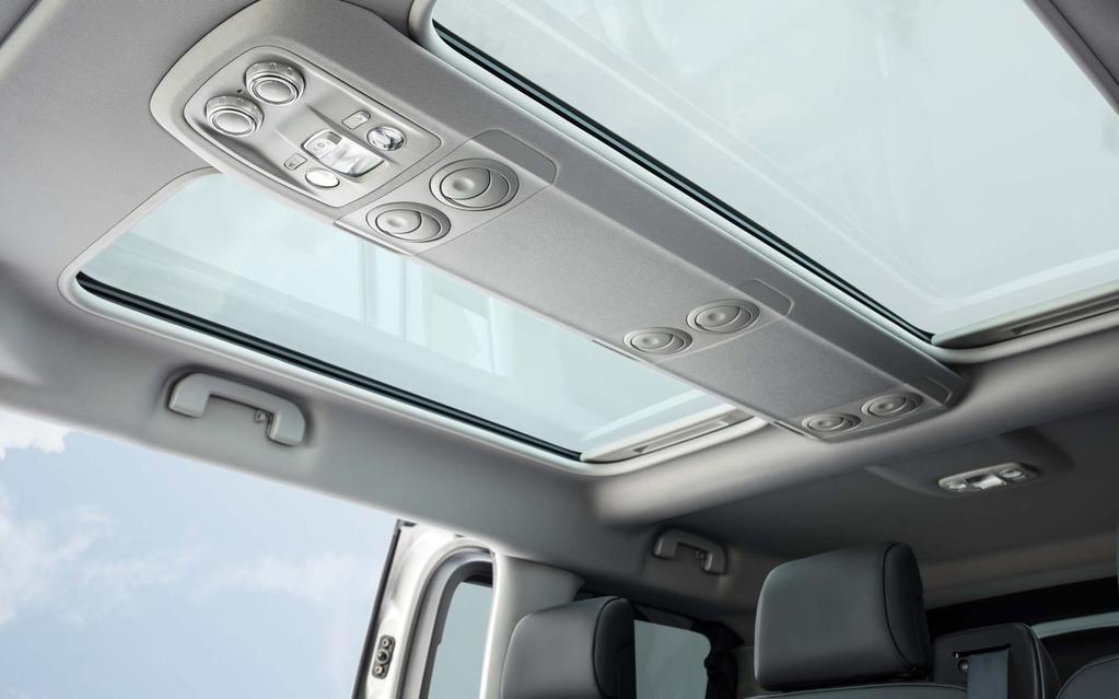 ΓΥΑΛΙΝΗ ΟΡΟΦΗ Στο εσωτερικό του CITROËN SPACETOURER η γυάλινη οροφή δύο τμημάτων με δυνατότητα ανεξάρτητης σκίασης εξασφαλίζει εξαιρετική φωτεινότητα.