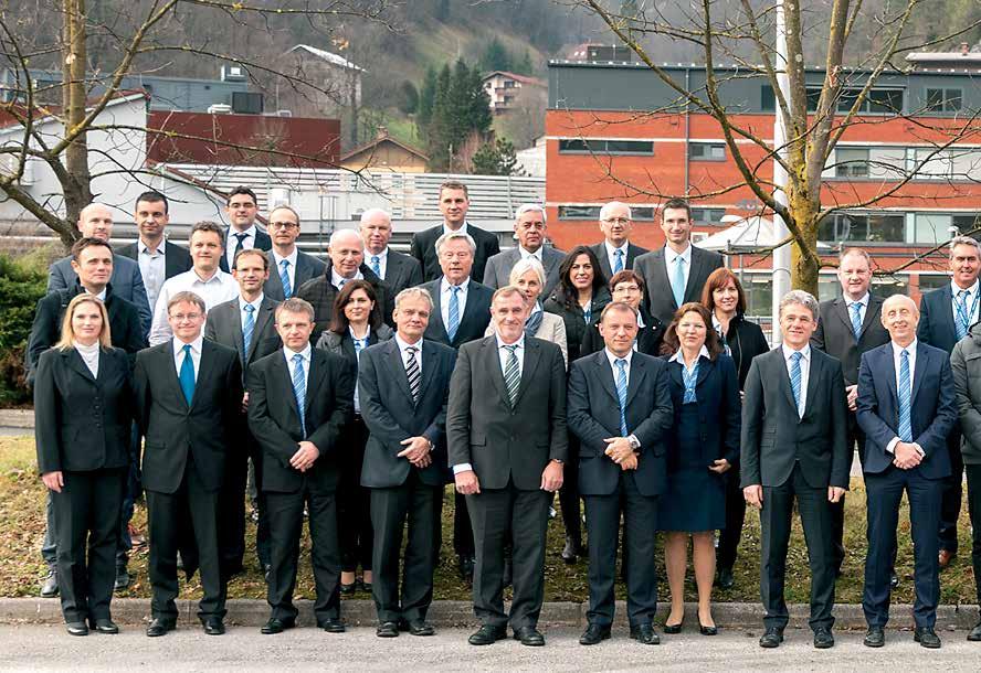Avtomobilska tehnika Glavna usmeritev: prehod iz komponent v pogone Polona Rupnik Za koncern Kolektor je letošnje leto zelo uspešno. Vse tri njegove poslovne divizije so namreč zabeležile rast.