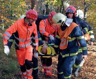 42 Priebeh cvičenia Namodelovaný lesný požiar vznikol v krovinatom poraste a vplyvom silného vetra sa rozšíril do porastu s podrastom suchej trávy.