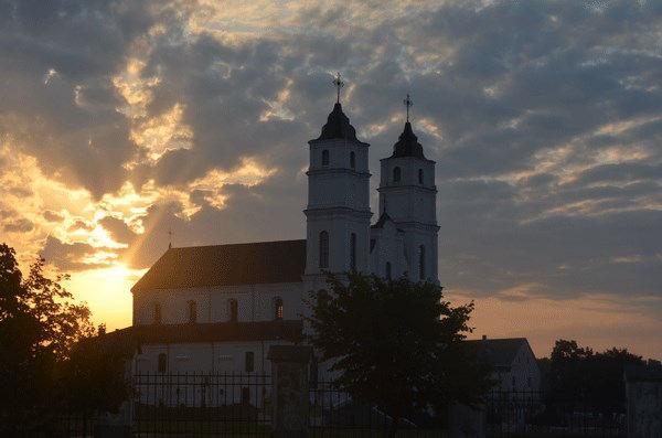 ce. Pa ce am uz bazn cu ieraug m k du nelielu datoru un printeru remonta darbn cu. T k mums nav paši daudz variantu, lai mekl tu v l k das citas darbn cas, nolemjam p c pal dz bas v rsties šaj veikal.