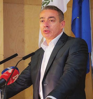Αιμιλιανίδου απονεμήθηκαν επίσης τιμητικές πλακέτες στους μαθητές που διακρίθηκαν στο διαγωνισμό Έκθεσης Ιδεών για