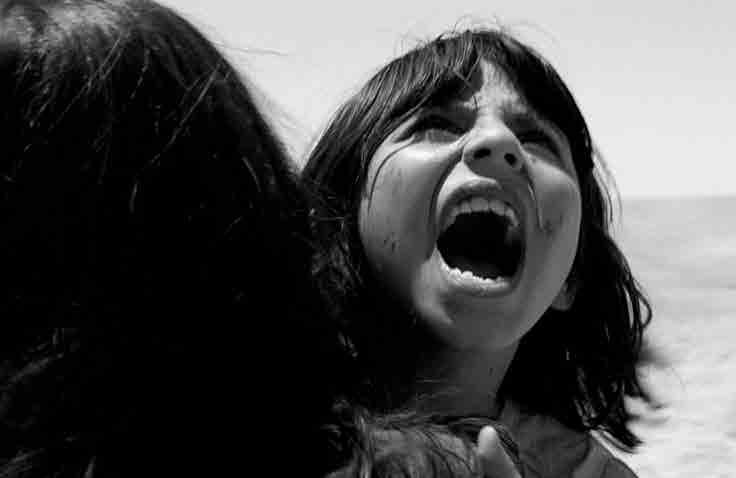 οποίου την ύπαρξη αγνοούσαν. Αµέσως η Ζαν αποφασίζει να πάει στη Μέση Ανατολή και να ανασκαλεύσει το οικογενειακό παρελθόν, για το οποίο δεν γνωρίζει απολύτως τίποτα.