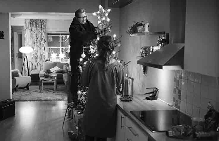 ID # 114 Thessaloniki IFF-2010 / Special Screenings Hjem til Jul [Σπίτι για τα Χριστούγεννα / Home for Christmas] 43 Σκηνοθεσία-Σενάριο/Direction-Screenplay: Bent Hamer, βασισµένο στο βιβλίο/based on