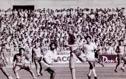 με 98 γκολ σε 28 αγώνες.