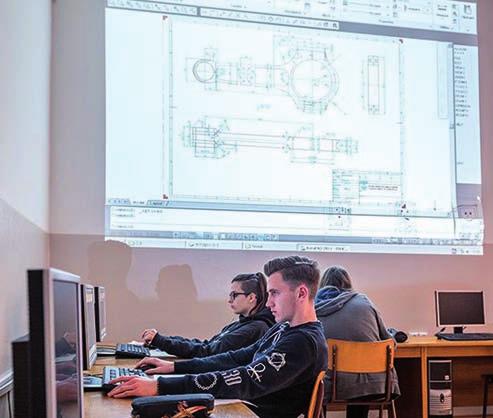 Tiež možno využiť architektúru typu multi client, keď v riadiacej architektúre figuruje jeden server a väčší počet klientskych (napríklad mobilných) zariadení.