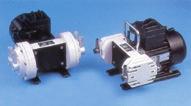 Typ SEM950 má odlučovač s kondenzačnou jednotkou a reguláciou vákua ručným ventilom s kontrolou na digitálnom vákuometri.