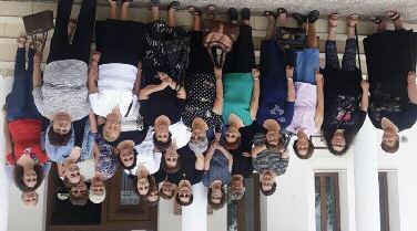 EN ΔΗΜΩ 25 ΔΗΜΟΤΙΚΗ ΣΤΕΓΗ ΕΝΗΛΙΚΩΝ ΚΩΝΣΤΑΝΤΙΝΕΛΕΝΕΙΟΝ ΚΕΝΤρΟΝ ΕΝΗΛΙΚΩΝ ΠΡΟΓΡΑΜΜΑ ΣΥΜβΟΥΛΙΟΥ ΚΟΙΝΟΤΙΚΟΥ ΕΘΕΛΟΝΤΙΣΜΟΥ Το Κέντρο Ενηλίκων της Κωμόπολής μας!