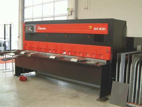 UTB ve Zlíně, Fakulta technologická 51 Obr. 31 CNC nožnice AMADA 5.2.