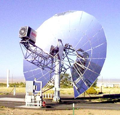 energie sa dosahuje hlavne troma druhmi systémov optickej konfigurácie vyuţívajúcich parabolické zrkadlá, konkrétne vaňový, veţový a tanierový systém, obr. 3.