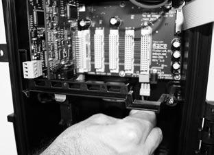 elektronickému modulu a takisto, že polarita je správna.
