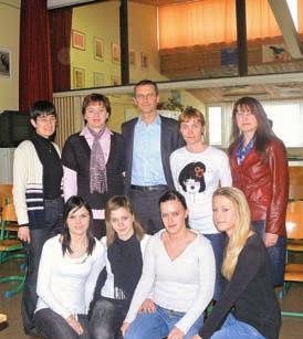 Pri mlajπih deklicah, rojenih leta 2000 in 2001, sta Ëetrto in peto mesto osvojili Lucija PavliniË in Martina Smolnikar iz PGD Komenda.