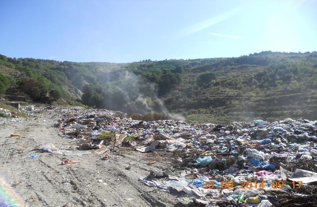 mbulohen nga shërbimet për menaxhimin e mbeturinave në format e përmendura më sipër dhe popullsia gjen zgjidhje individuale të tilla si: djegia ose hedhja jashtë vendeve të caktuara.