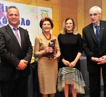 Σε αντίθεση με τη συνηθισμένη εικόνα σε μεγάλες διοργανώσεις, στο Gold Coast λίγες μέρες πριν την τελετή έναρξης όλα κυλούσαν «ρολόι». * Συνέντευξη του σημαιοφόρου Γιώργου Αχιλλέως στη σελ. 12. σελ. 3 σελ.