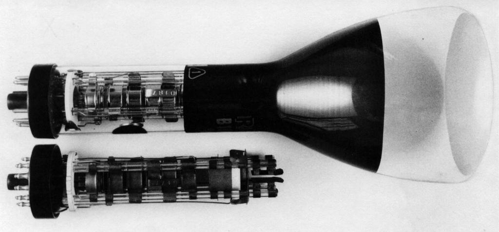 Celá obrazovka sa ešte vkladá do tieniaceho krytu, ktorý znižuje vplyvy rušivých elektrických aj magnetických polí. Obr.